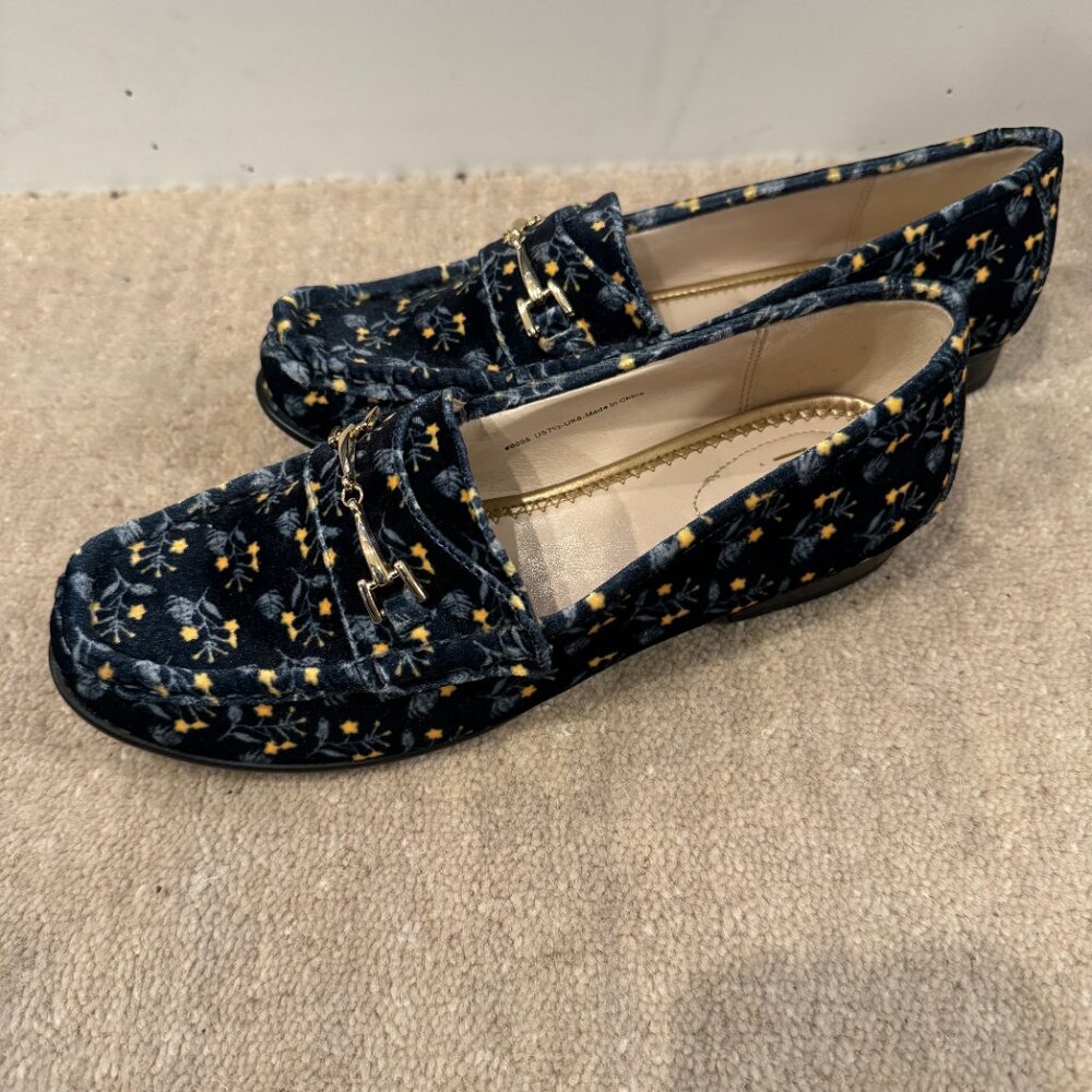 Cabi navy print velvet loafers size 7.5